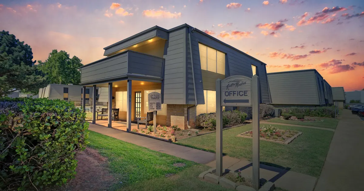 Raintree Meadows Apartments Conveniently Near Tinker Diagonal